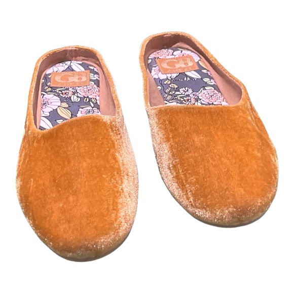 Gianni Bini Slip-On Mules in Mustard Yellow Copper NWOT Size 11. - Picture 2 of 4